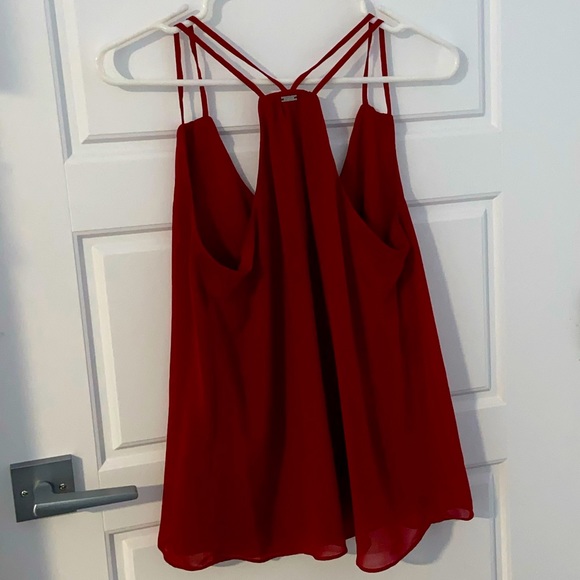 3/$50 Red Guess Flowy Camisole - Picture 4 of 4